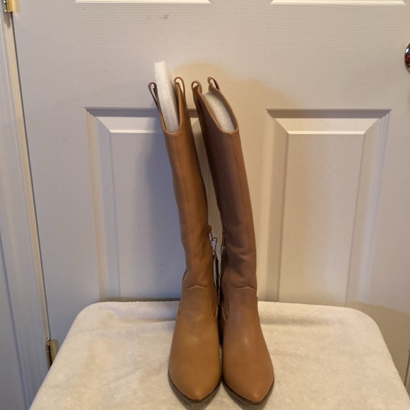 Universal Thread Light Brown Women’s Boots…size 8 - Picture 2 of 7